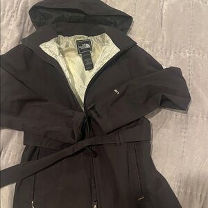 The North Face Hyvent Rain Jacket Women's size small Black- belted
